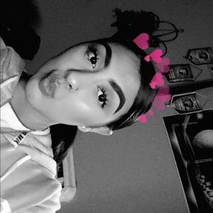 Meet your Posher, Lesly